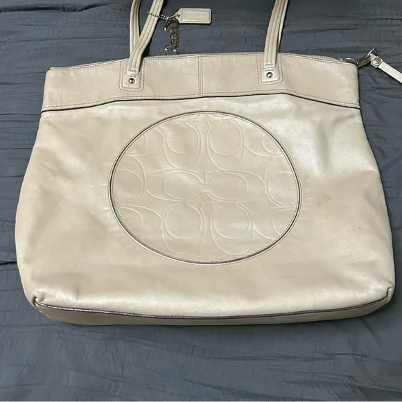 Coach Laura Signature Taupe Leather Tote Shoulder Bag Travel Casual Everyday Bag - Picture 15 of 16